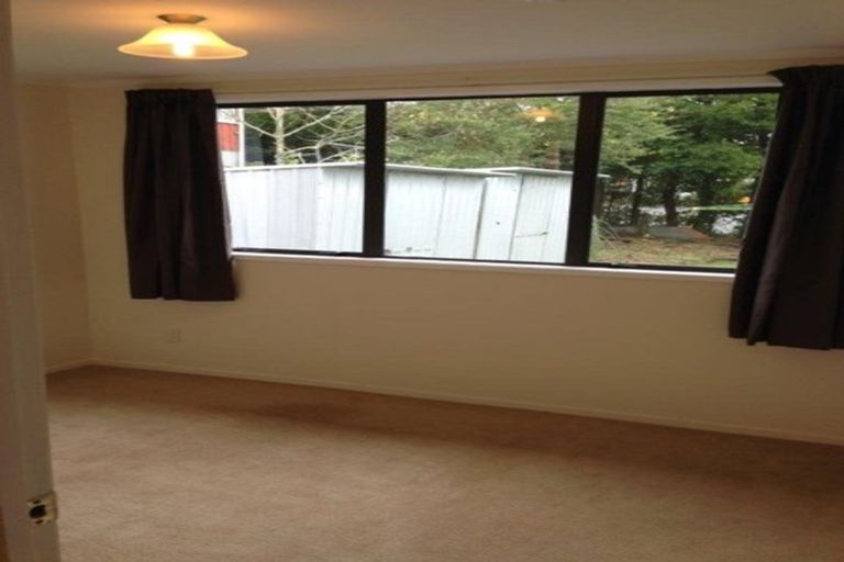 Photo of property in 19 Sunnyside Road, Sunnyvale, Auckland, 0612