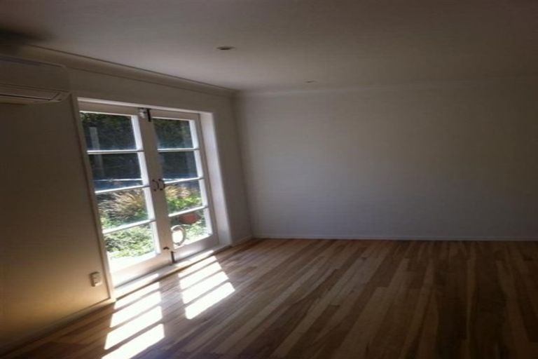Photo of property in 93 Breaker Bay Road, Breaker Bay, Wellington, 6022