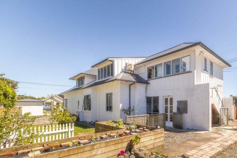 Photo of property in 82 Barrett Street, Westown, New Plymouth, 4310