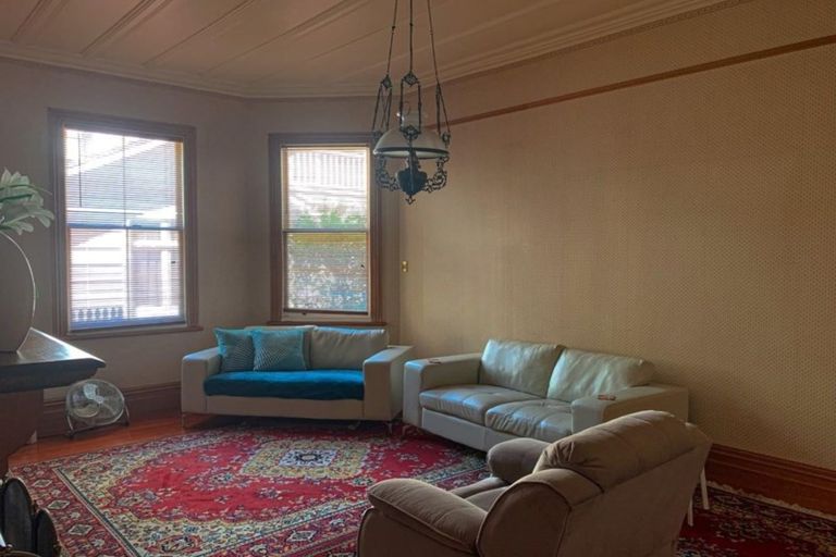 Photo of property in 5 Queen Street, Northcote Point, Auckland, 0627