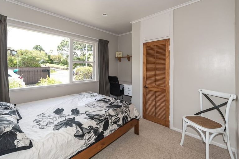 Photo of property in 16 Glamorgan Drive, Torbay, Auckland, 0630