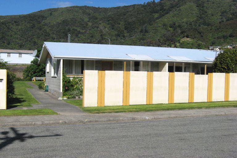 Photo of property in 6 Market Street, Picton, 7220