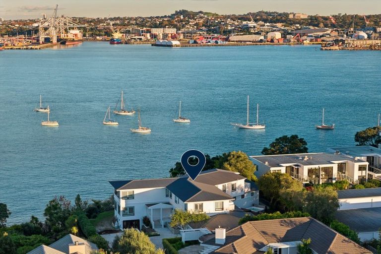 Photo of property in 31a Stanley Point Road, Stanley Point, Auckland, 0624