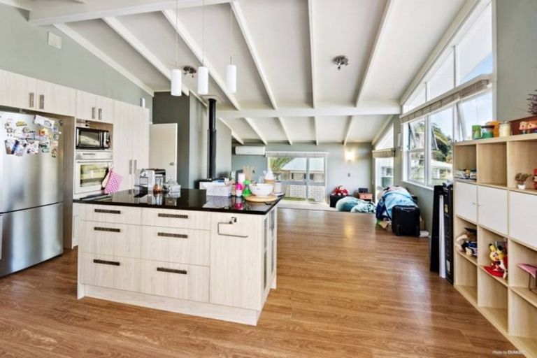 Photo of property in 50 Hogans Road, Glenfield, Auckland, 0629