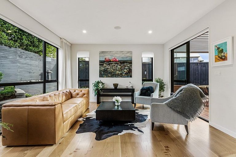 Photo of property in 34a Lyons Avenue, Murrays Bay, Auckland, 0630