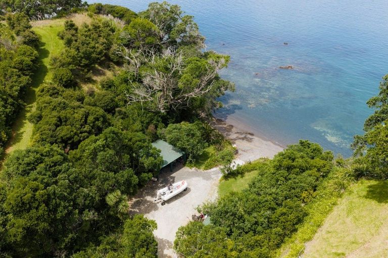 Photo of property in 1024 Takatu Road, Tawharanui Peninsula, Matakana, 0986