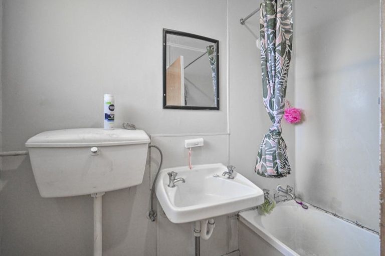 Photo of property in 713-715 Kiwi Street, Camberley, Hastings, 4120