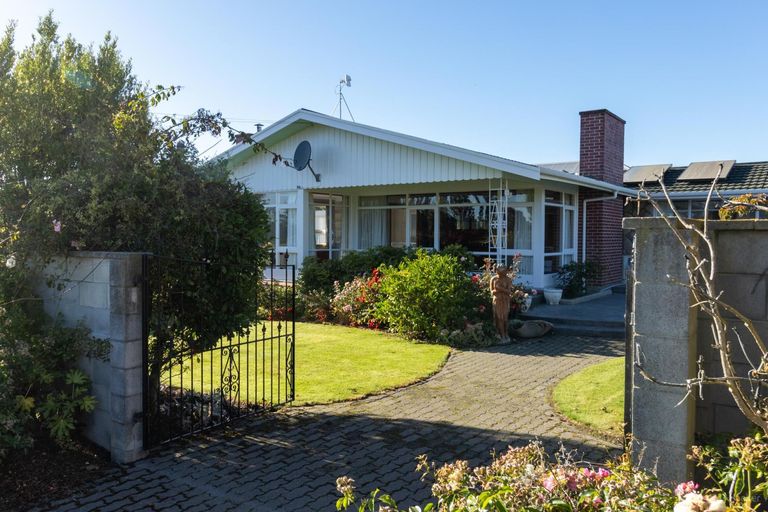 Photo of property in 1 Cashel Street, Waimate, 7924