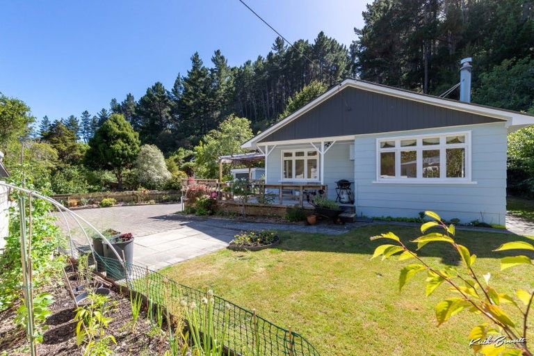 Photo of property in 33 Elmslie Road, Pinehaven, Upper Hutt, 5019