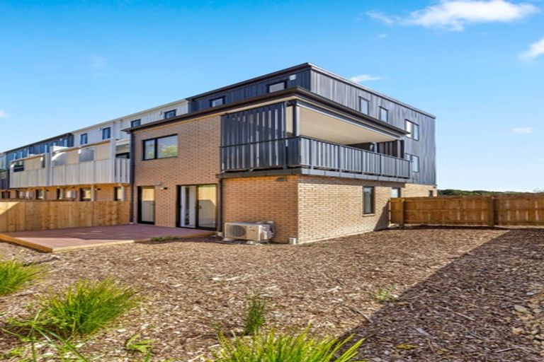 Photo of property in 9 Rosedale Road, Pinehill, Auckland, 0632