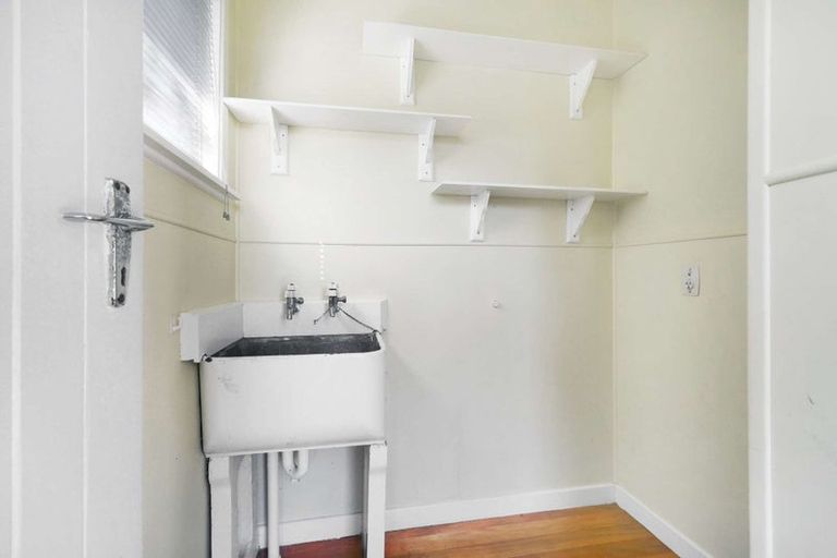 Photo of property in 9 Whakawhiti Street, Marfell, New Plymouth, 4310