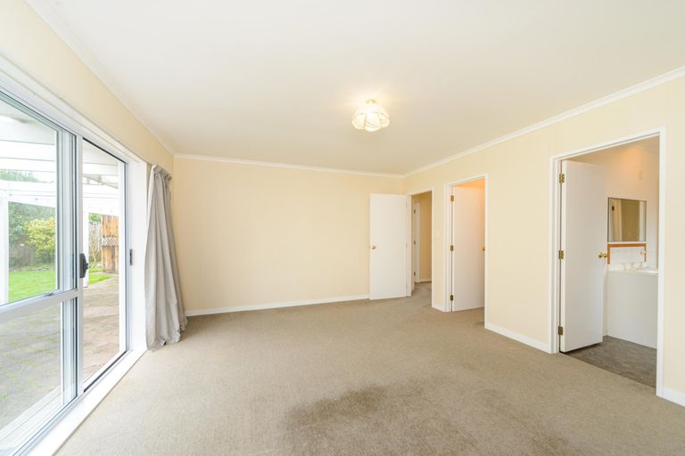 Photo of property in 4 Royal Oak Drive, Kelvin Grove, Palmerston North, 4414