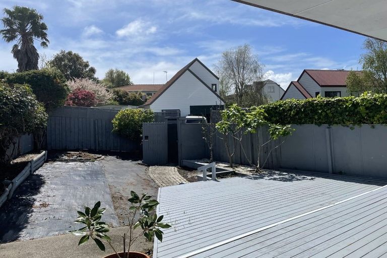 Photo of property in 1/126 Bradbury Road, Botany Downs, Auckland, 2010