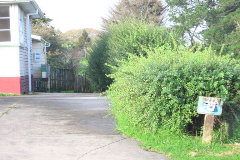 Photo of property in 27 Middlemore Crescent, Papatoetoe, Auckland, 2025