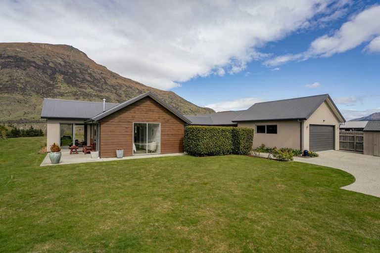 Photo of property in 38 Judge And Jury Drive, Lake Hayes, Queenstown, 9304