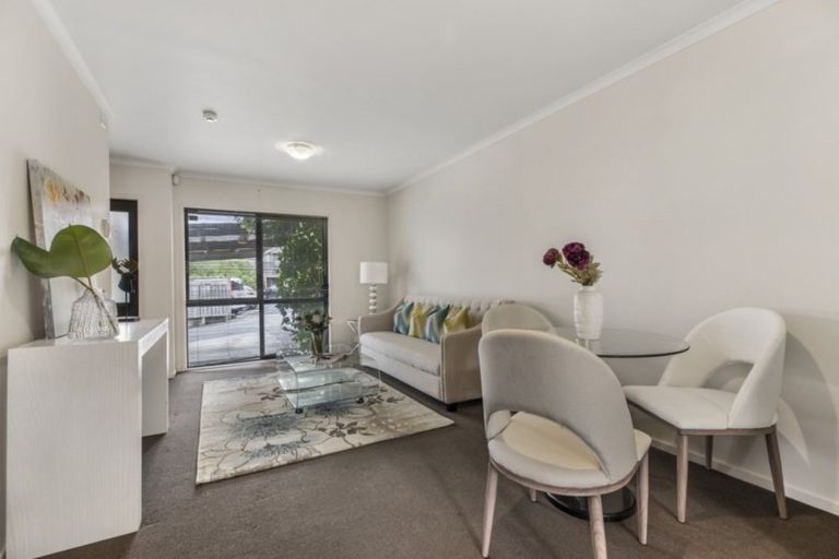 Photo of property in 25/94 Glengarry Road, Glen Eden, Auckland, 0602