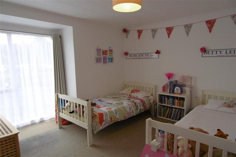 Photo of property in 14 Lombardy Place, Whalers Gate, New Plymouth, 4310