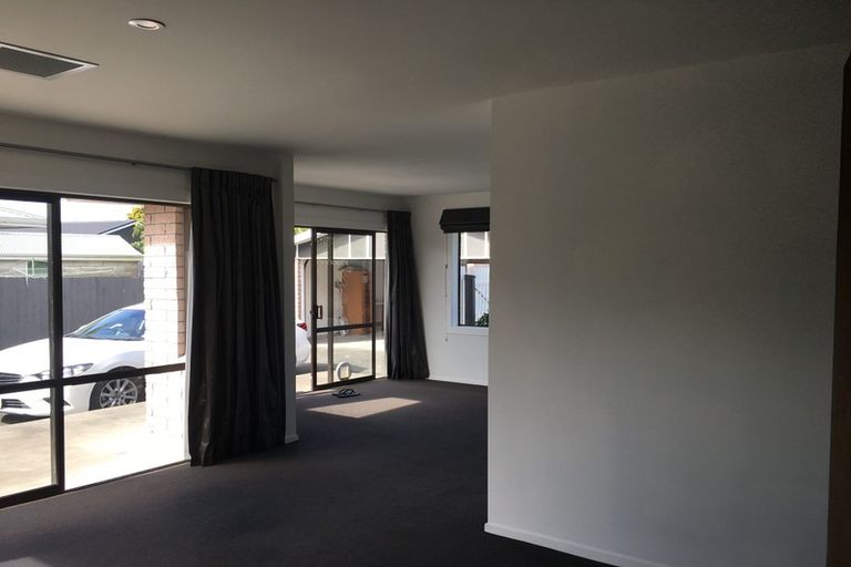 Photo of property in 10 Blossomdale Place, Bishopdale, Christchurch, 8053