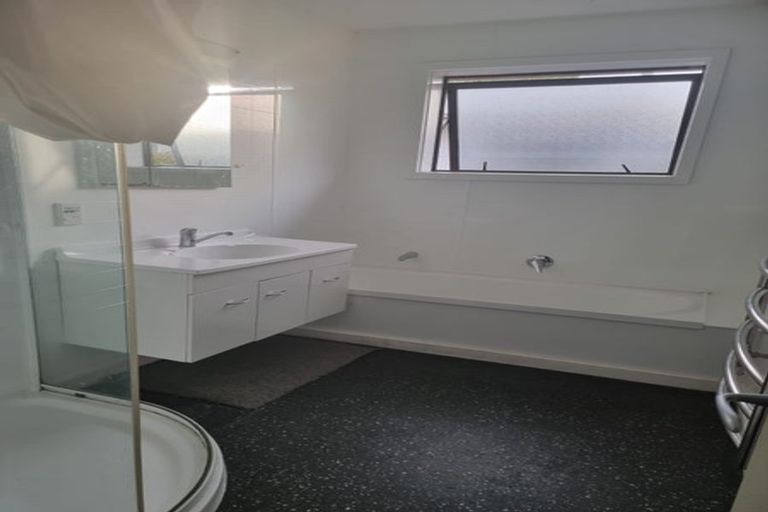 Photo of property in 4 Oakfield Street, Burnside, Christchurch, 8053