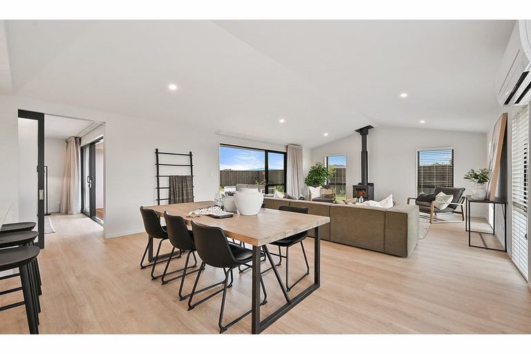 Photo of property in 2 Mccahon Drive, Rangiora, 7400