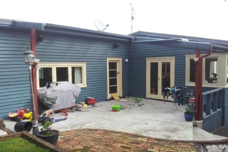 Photo of property in 2/27 Seaton Road, Murrays Bay, Auckland, 0630