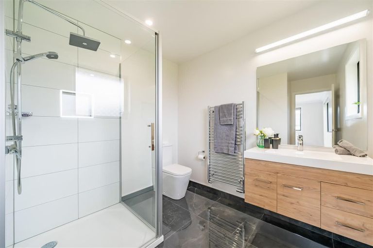 Photo of property in 37 Buddle Road, Wallaceville, Upper Hutt, 5018