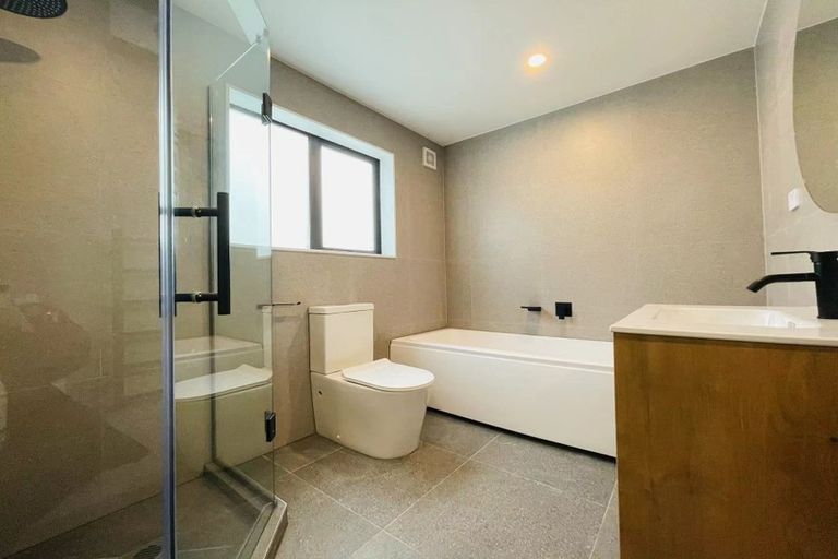 Photo of property in 1b Tui Glen Road, Birkenhead, Auckland, 0626