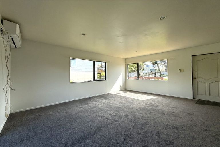 Photo of property in 11 Loughanure Place, Massey, Auckland, 0614