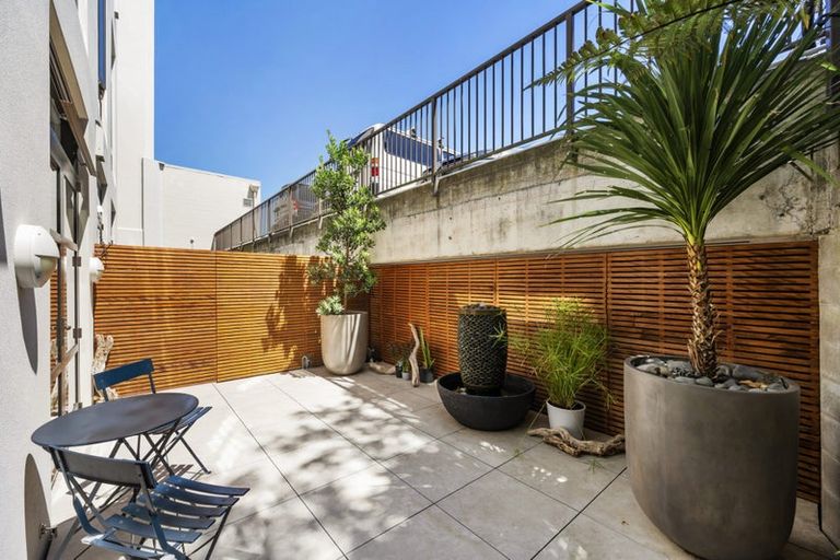 Photo of property in Augusta Apartments, 7/254 Willis Street, Te Aro, Wellington, 6011