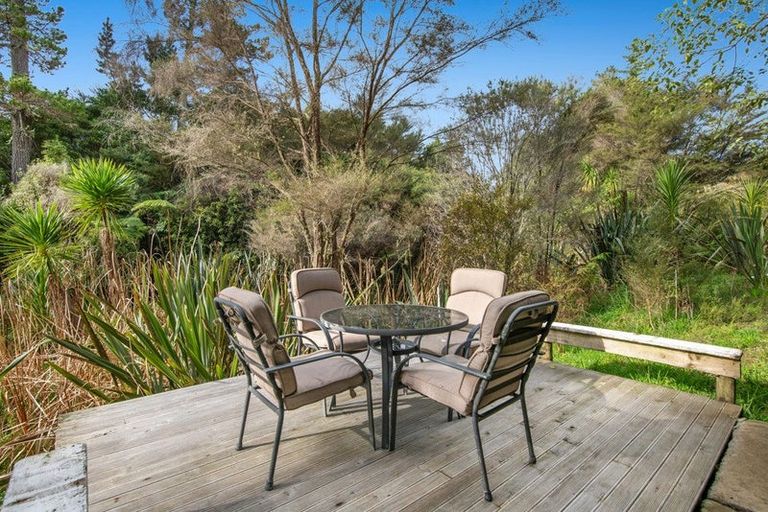 Photo of property in 42 Manuka Grove, Helensville, 0875