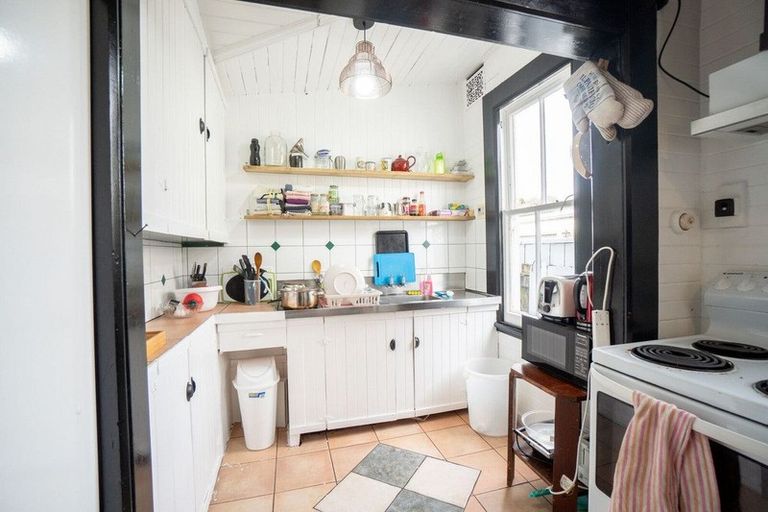 Photo of property in 35 Waldegrave Street, Palmerston North, 4410