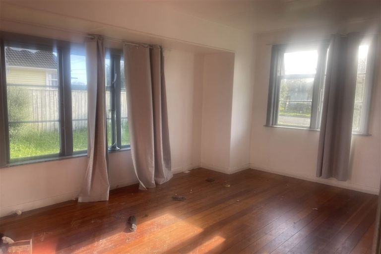 Photo of property in 11 Acourt Street, Hawera, 4610