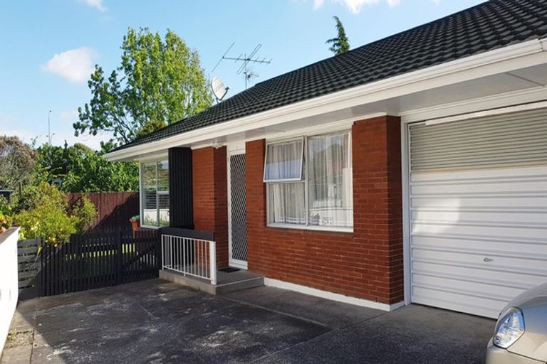 Photo of property in 2/11 Dowling Place, Pakuranga, Auckland, 2010