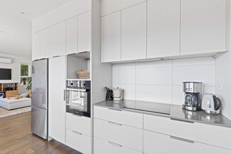 Photo of property in 125 Pendarves Street, New Plymouth, 4312