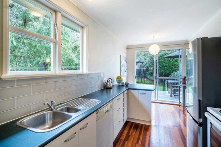 Photo of property in 2 Nutsey Avenue, Northcote, Auckland, 0627