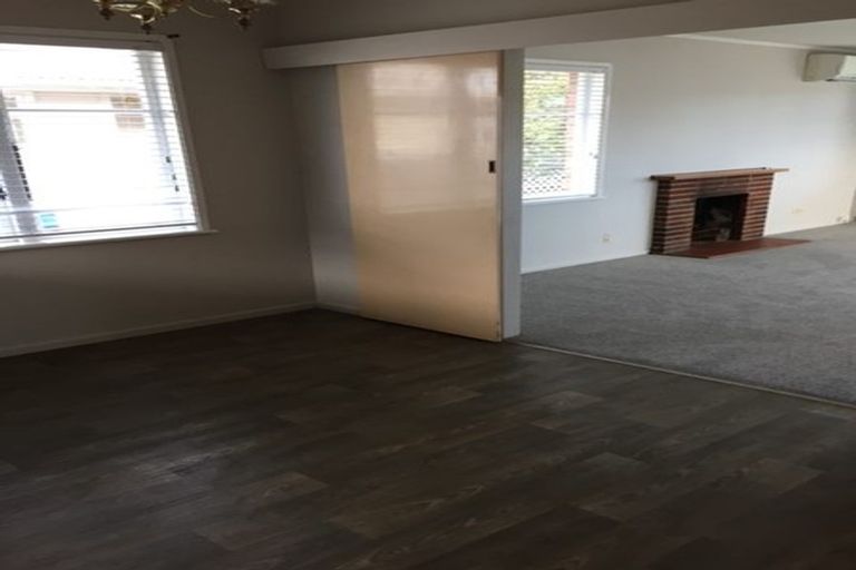 Photo of property in 22 Gossamer Drive, Pakuranga Heights, Auckland, 2010