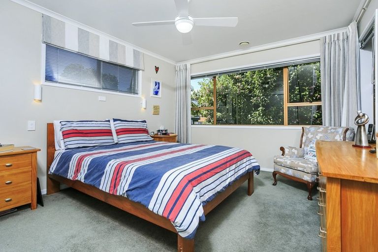 Photo of property in 4 King Richard Place, Browns Bay, Auckland, 0630