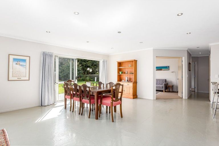 Photo of property in 41-43 Greenaway Road, Waikanae, 5036