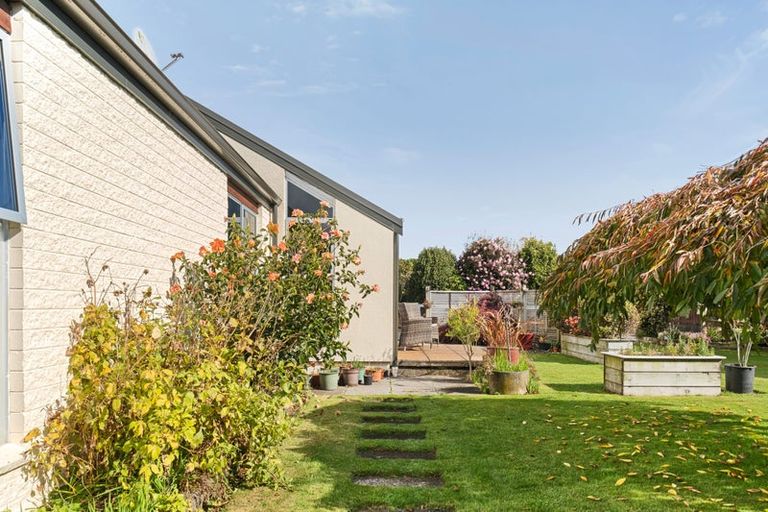 Photo of property in 14a Truby King Street, Merrilands, New Plymouth, 4312