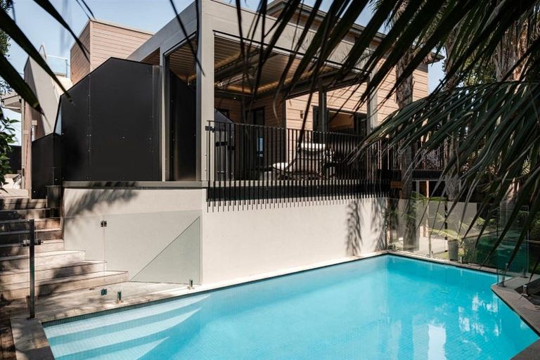 Photo of property in 1/60 Milford Road, Milford, Auckland, 0620