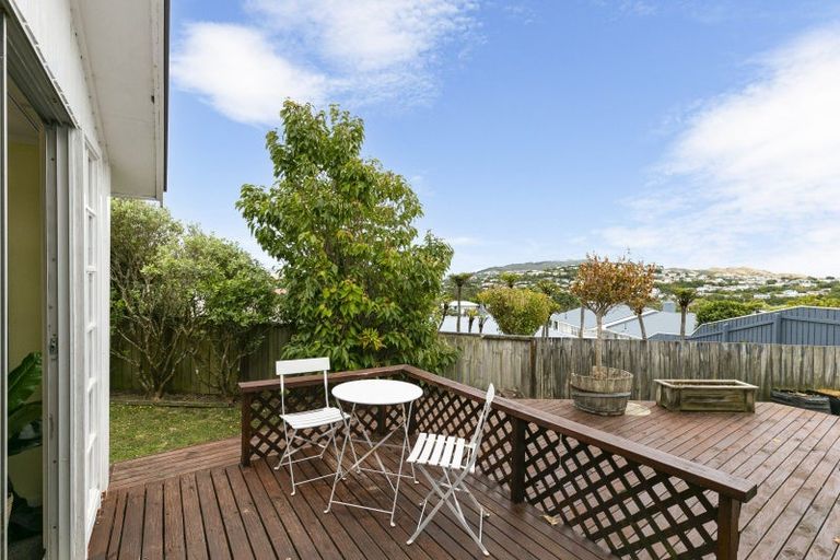 Photo of property in 12 Kinapori Terrace, Newlands, Wellington, 6037