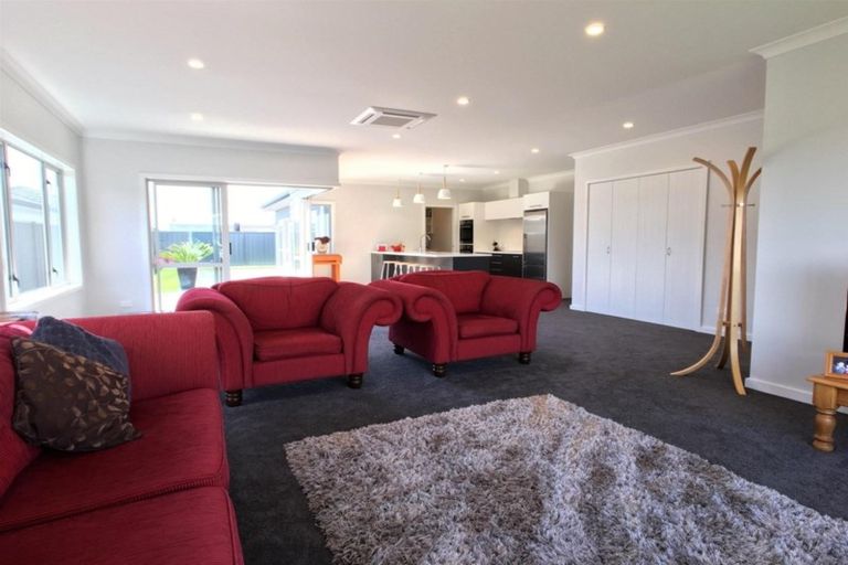 Photo of property in 16 Manganui Place, Te Awa, Napier, 4110