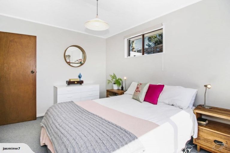 Photo of property in 28 Moulton Street, Moturoa, New Plymouth, 4310