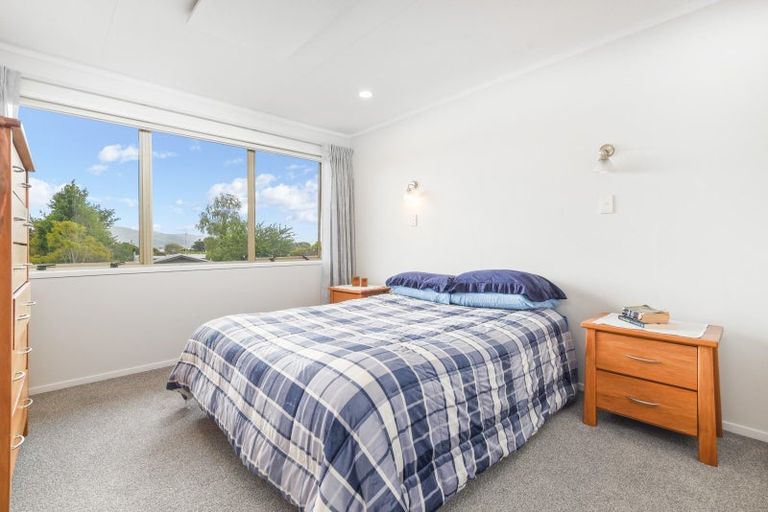 Photo of property in 8 Walnut Place, Owhata, Rotorua, 3010