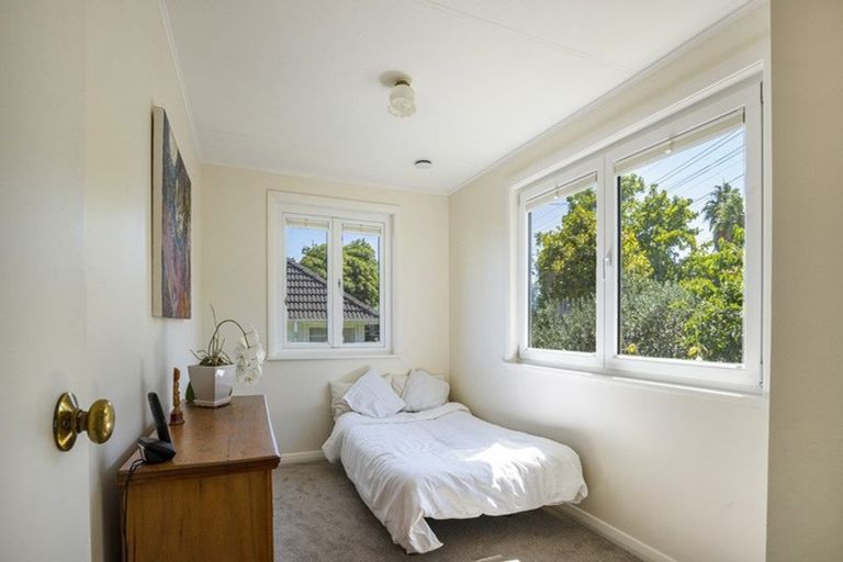 Photo of property in 32 Roseman Avenue, Mount Roskill, Auckland, 1041