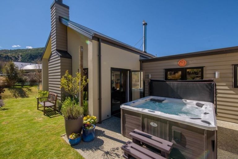 Photo of property in Butel Park, 67 Essex Avenue, Arrowtown, 9302