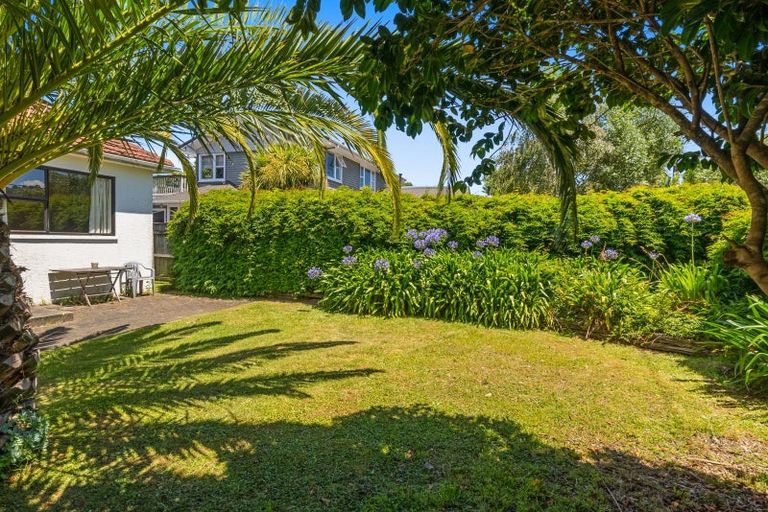 Photo of property in 15 Heretaunga Square, Silverstream, Upper Hutt, 5019