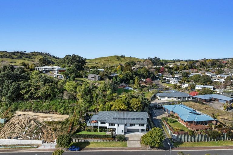 Photo of property in 18 The Fairway, Whakatane, 3120