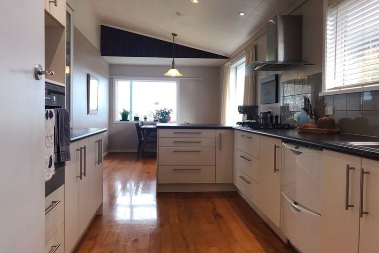 Photo of property in 29 Harbour View Road, Harbour View, Lower Hutt, 5010