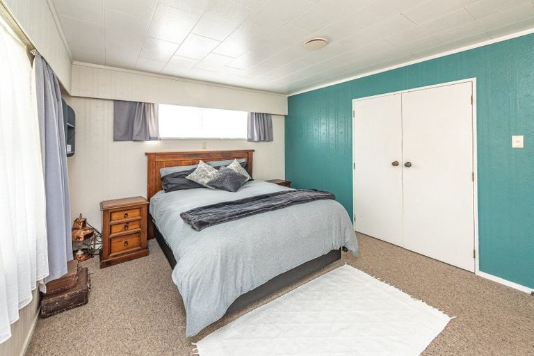 Photo of property in 102 Hinau Street, Castlecliff, Whanganui, 4501